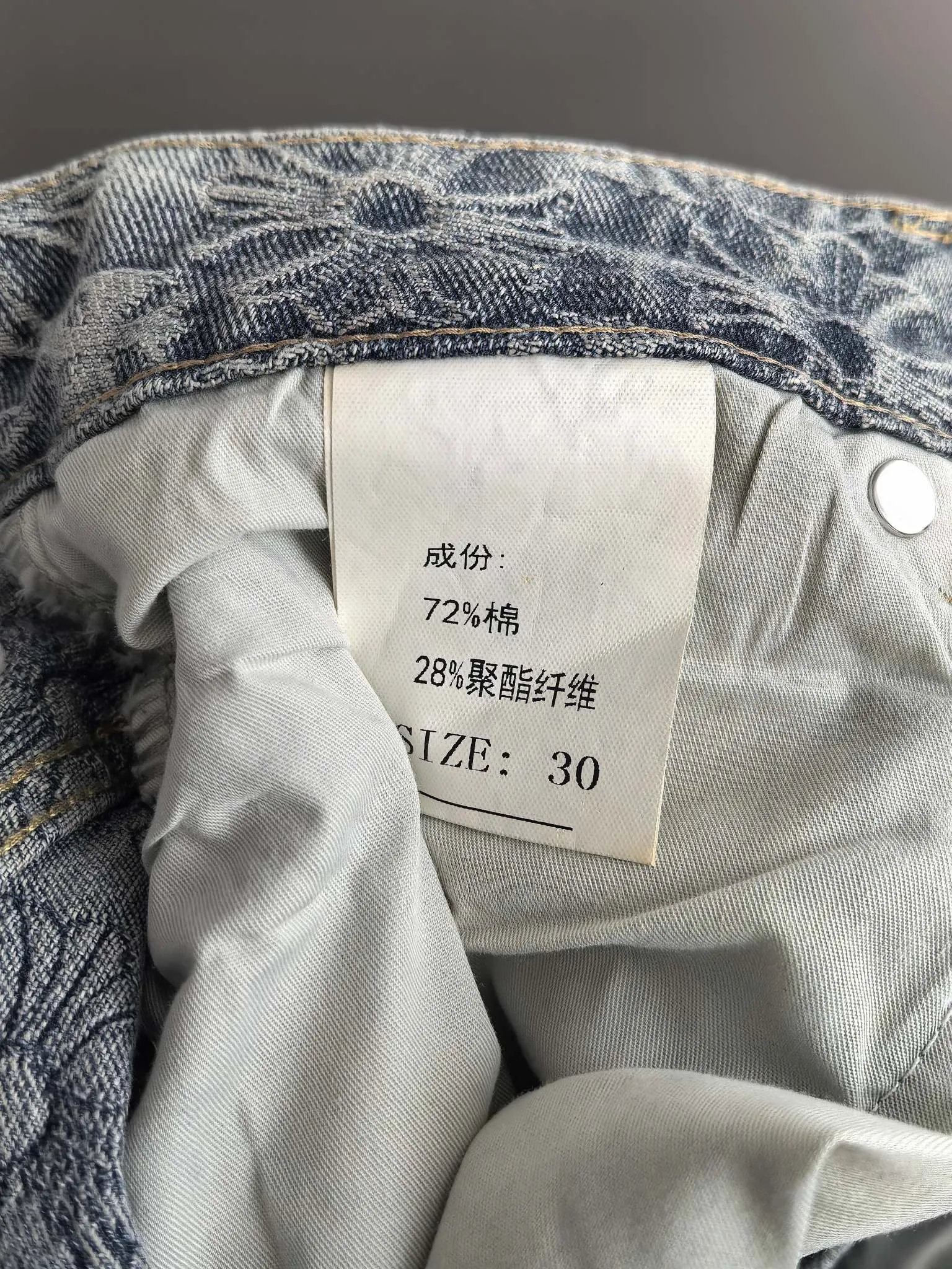 P960 Chrome Hearts Exclusively available in autumn and winter new counters, the same style denim suit can be sold separately, breathable, comfortable and casual! Full of high-end feel! The details are exquisite and high-end, and the workmanship is impeccable! The original high-end fabric is very high-end! The fabric is soft, delicate and comfortable, moisture-absorbent, quick-drying, breathable, neat and stylish. Top M-3XL, pants 29-36